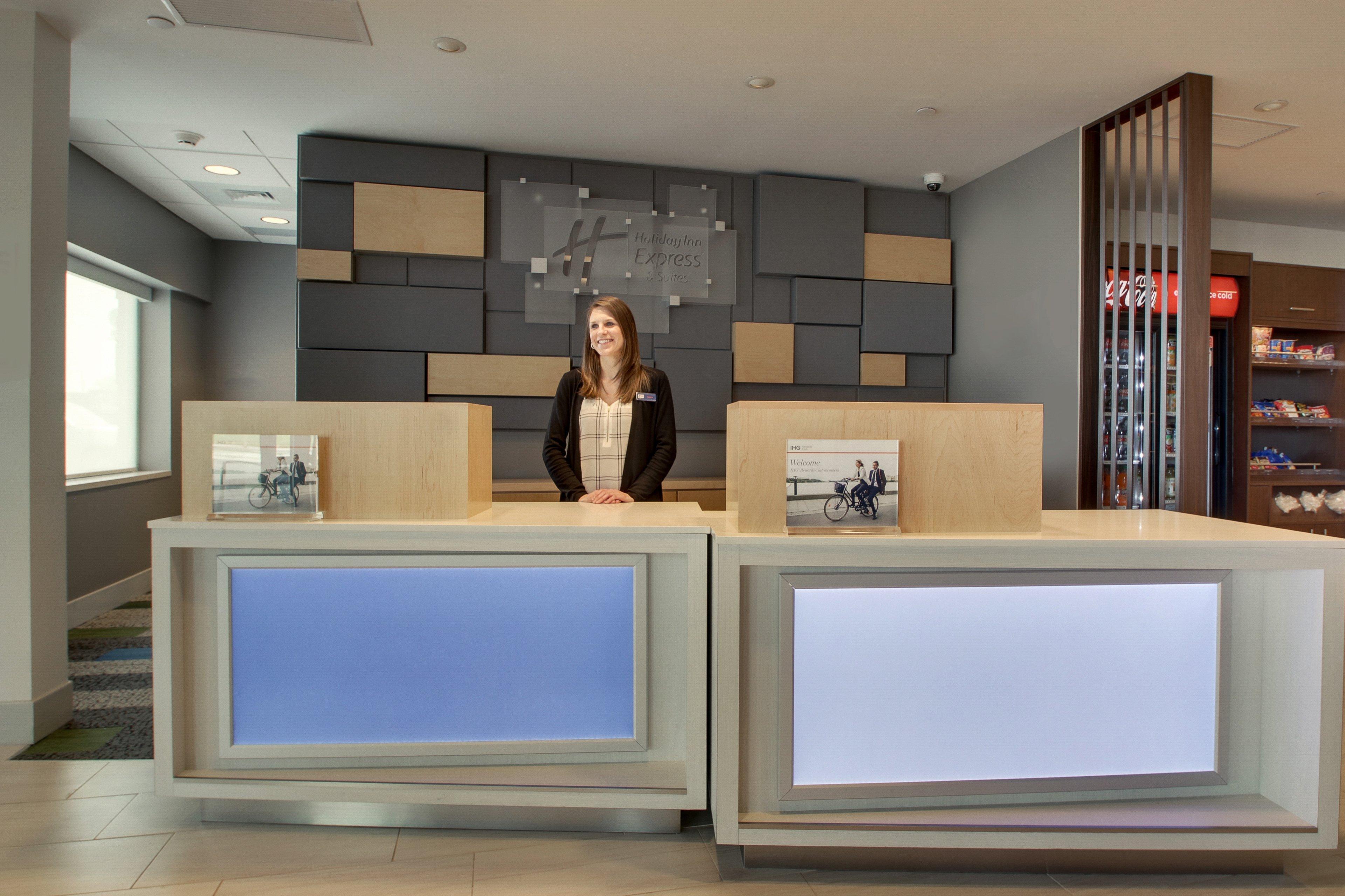 Holiday Inn Express & Suites - Elizabethtown North By Ihg Exterior photo