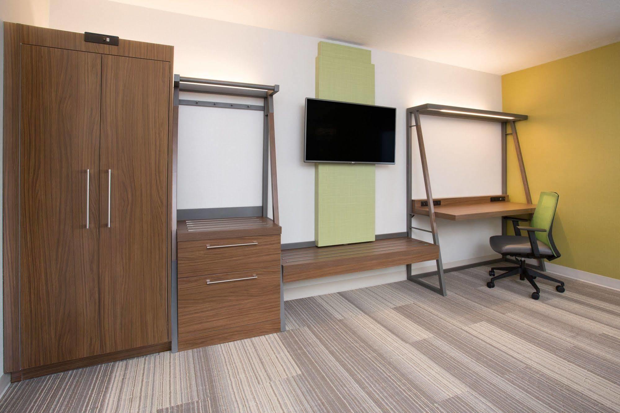 Holiday Inn Express & Suites - Elizabethtown North By Ihg Exterior photo